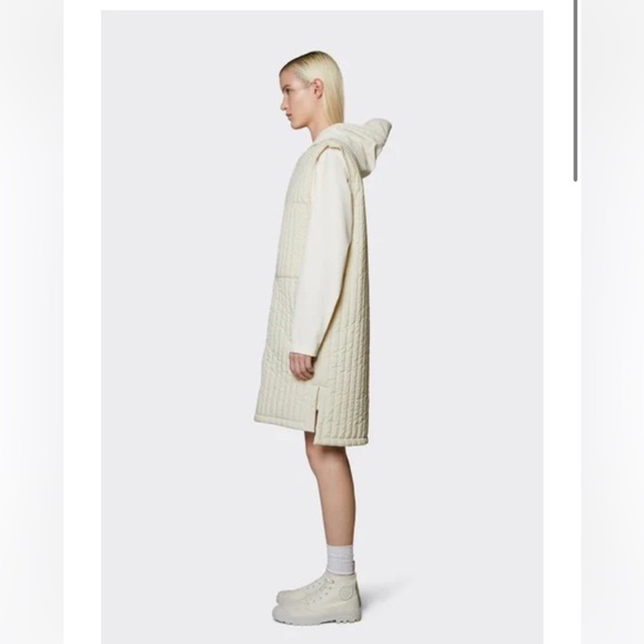 RAINS Long Liner Vest Size XL Cream Quilted Sleeveless Vest - Picture 2 of 8